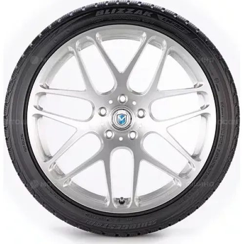 Bridgestone Blizzak LM32 225/45 R18 95H